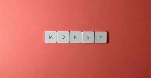 人工智能机器人和人谈恋爱