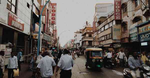 人工智能机器人和人谈恋爱