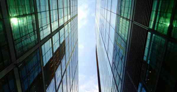 人工智能机器人和人谈恋爱