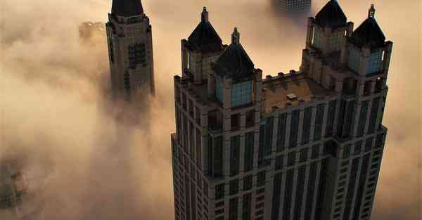 人工智能机器人和人谈恋爱