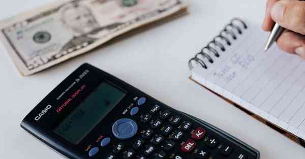 人工智能机器人和人谈恋爱