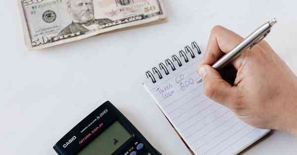 人工智能机器人和人谈恋爱