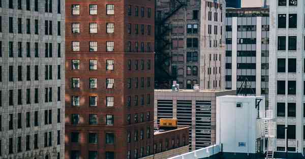 人工智能机器人和人谈恋爱