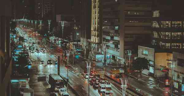 人工智能机器人和人谈恋爱