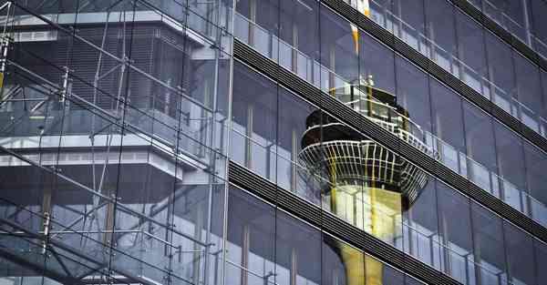 人工智能机器人和人谈恋爱