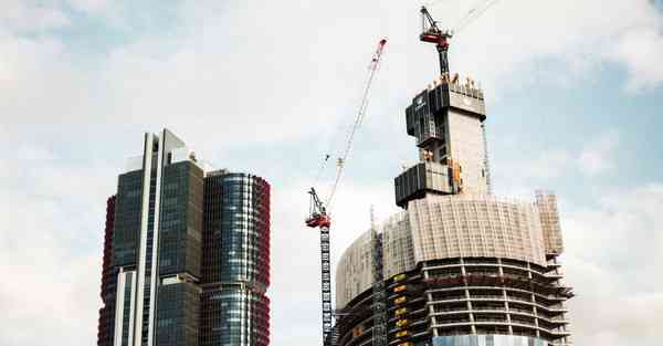 人工智能机器人和人谈恋爱