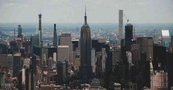 人工智能机器人和人谈恋爱