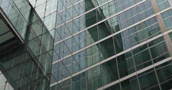 人工智能机器人和人谈恋爱