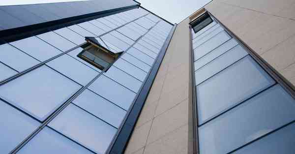 人工智能机器人和人谈恋爱