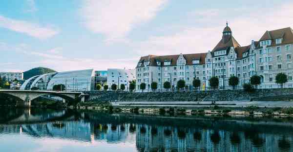 科大智能和新松机器人对比