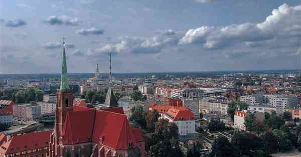 人工智能机器人和人谈恋爱