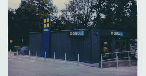 人工智能机器人和人谈恋爱