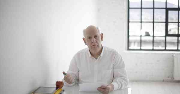 人工智能机器人和人谈恋爱