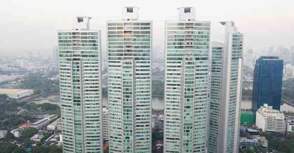 人工智能机器人和人谈恋爱