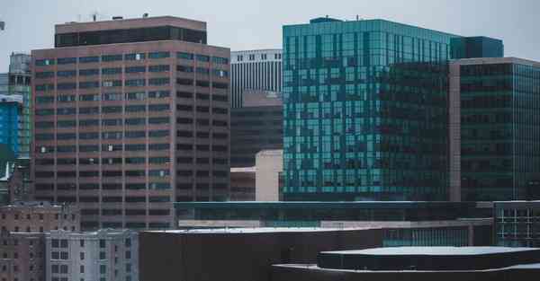 人工智能机器人和人谈恋爱