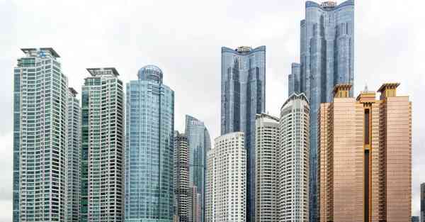 人工智能机器人和人谈恋爱