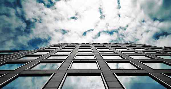 人工智能机器人和人谈恋爱