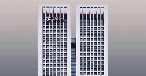 人工智能机器人和人谈恋爱