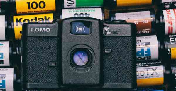 人工智能机器人和人谈恋爱